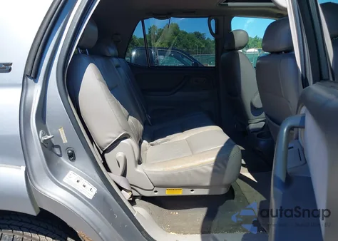 2002 Toyota Sequoia Sr5 V8 z USA, uszkodzony, nr VIN 5TDBT44A32S104685